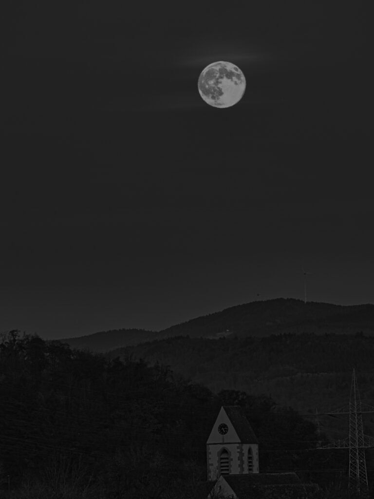 Bibermond, Vollmond über Lörrach